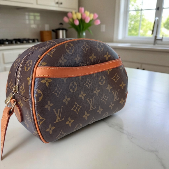 ✨️ Louis Vuitton EUC Blois Crossbody Bag Monogram Vintage 2003  ✨ - Picture 6 of 17